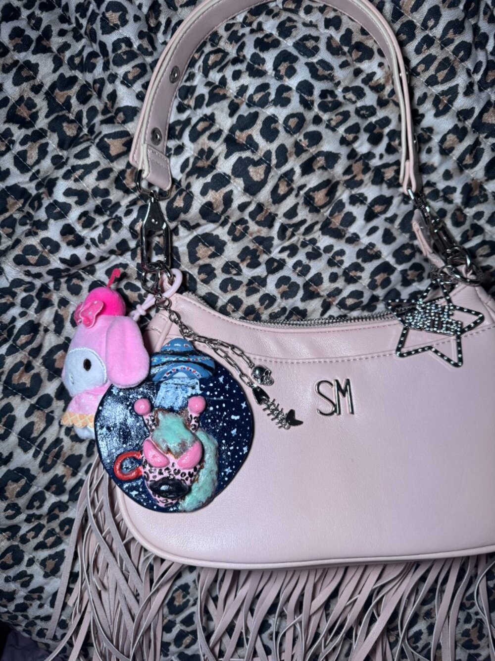 Cheetah Alien Key Chain - Picture 6 of 7